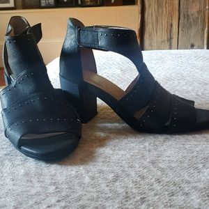 Naturalizer SOUL black leather heels NWOT. Size 6 1/2 M.